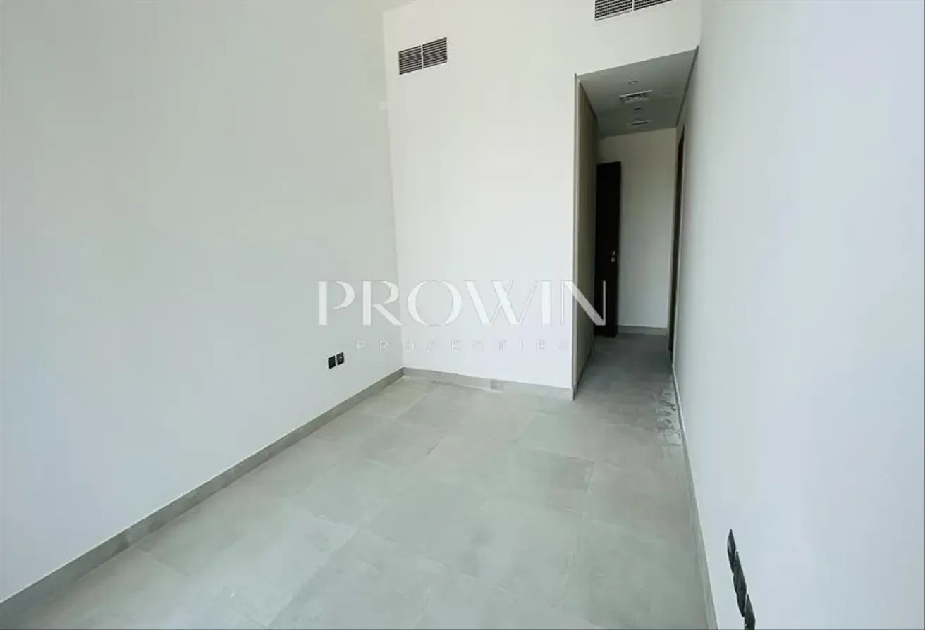 Vacant in Oct | Huge Study | Lowest Price Per Sqft