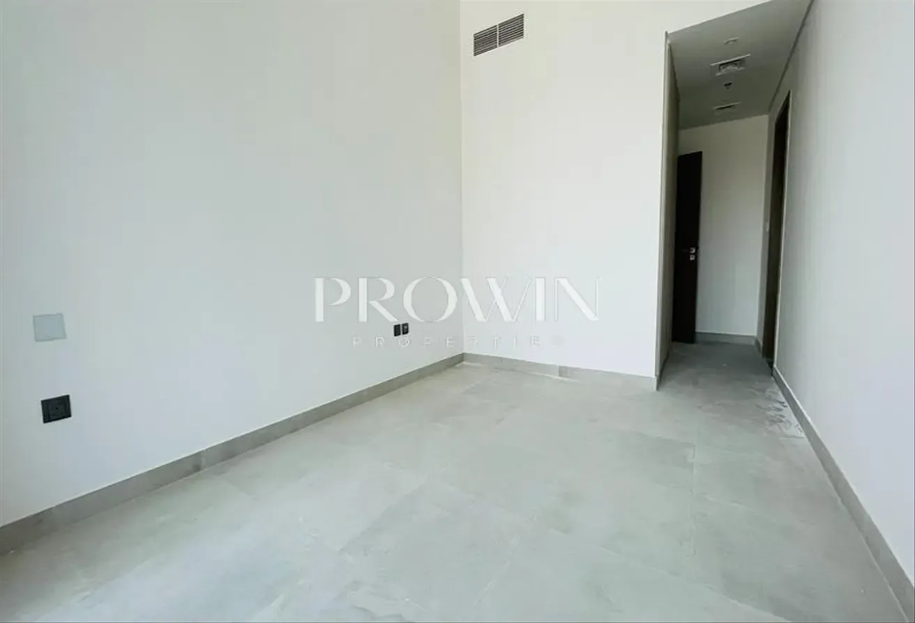 Vacant in Oct | Huge Study | Lowest Price Per Sqft