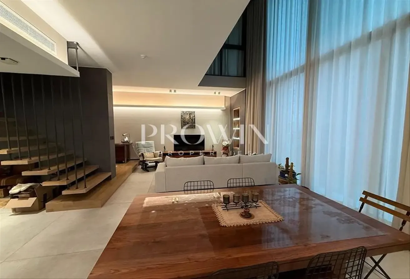 Semi Furnished | Upgraded Corner Unit | High Floor