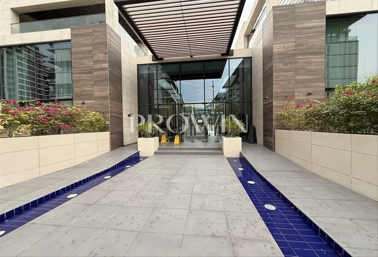Semi Furnished | Upgraded Corner Unit | High Floor